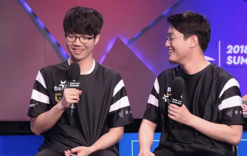 长传快攻的 长传快攻的